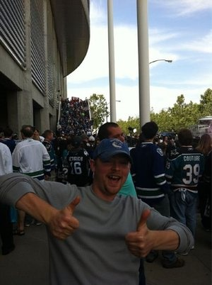 Illustration for article titled The Canucks Fan Who Drove 1,000 Miles For A Game, Partied With The Owner, Drank With Beautiful Women, Nearly Died, And Got Comped For Game 5